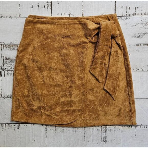 BLANK NYC Faux Suede Wrap Tie Front Miniskirt Sugar and Spice 25 - Picture 1 of 6